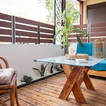 Homes 1 & 2 - Cozy Urban In The Heart Of * 코스 타운