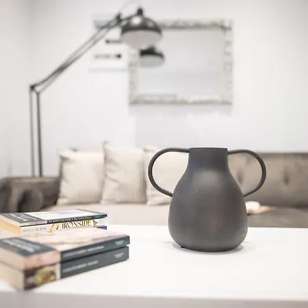 Homes 1 & 2 - Cozy Urban In The Heart Of * 코스 타운