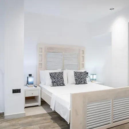 Homes 1 & 2 - Cozy Urban In The Heart Of * 코스 타운