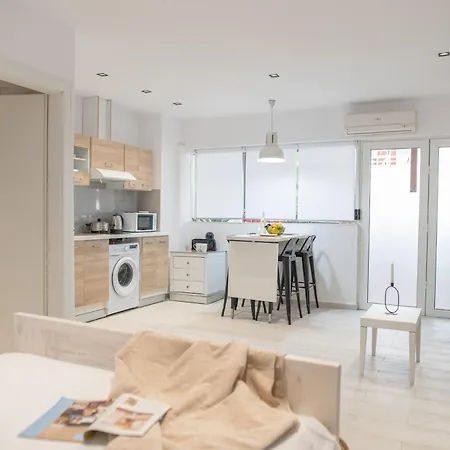 아파트 Homes 1 & 2 - Cozy Urban In The Heart Of *