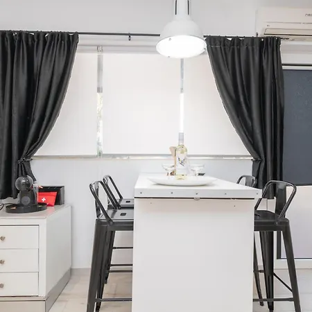 Homes 1 & 2 - Cozy Urban In The Heart Of 아파트