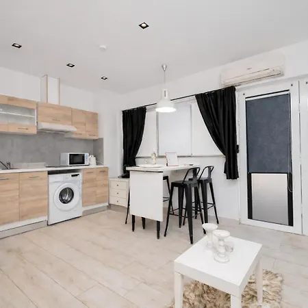 Homes 1 & 2 - Cozy Urban In The Heart Of Miasto Kos