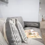Homes 1 & 2 - Cozy Urban In The Heart Of Lejlighed