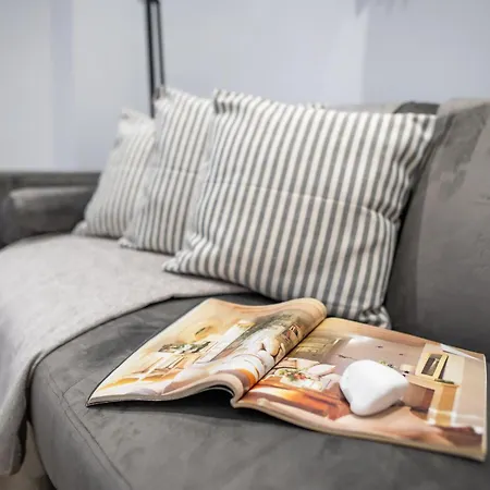 Homes 1 & 2 - Cozy Urban In The Heart Of