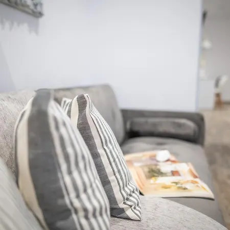 Homes 1 & 2 - Cozy Urban In The Heart Of Lägenhet