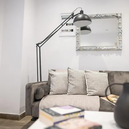 Homes 1 & 2 - Cozy Urban In The Heart Of Apartment