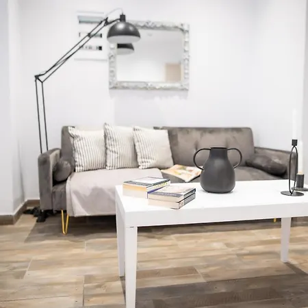 Homes 1 & 2 - Cozy Urban In The Heart Of Apartment