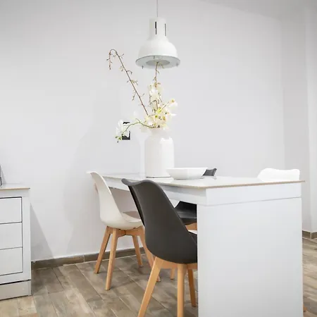 Homes 1 & 2 - Cozy Urban In The Heart Of Apartment Kos-Stadt