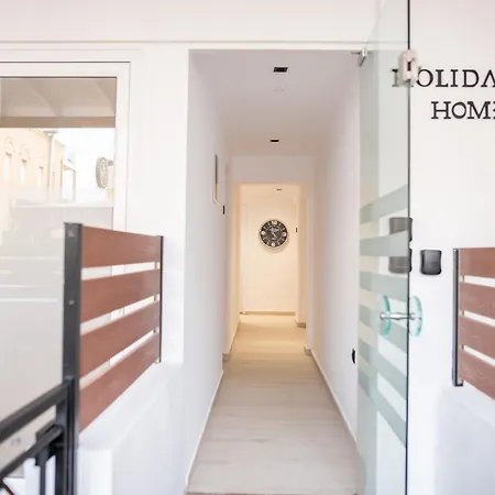 Homes 1 & 2 - Cozy Urban In The Heart Of Lägenhet *