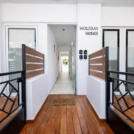 Homes 1 & 2 - Cozy Urban In The Heart Of *
