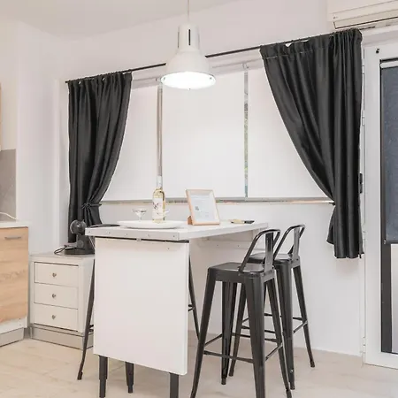Daire Homes 1 & 2 - Cozy Urban In The Heart Of İstanköy