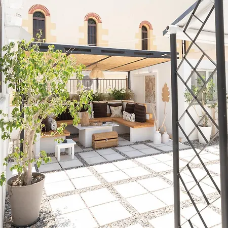 Homes 1 & 2 - Cozy Urban In The Heart Of Апартаменты *