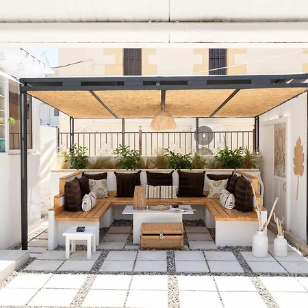 Апартаменты Homes 1 & 2 - Cozy Urban In The Heart Of