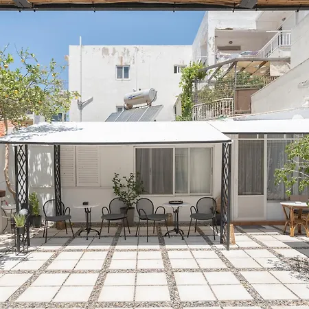 Homes 1 & 2 - Cozy Urban In The Heart Of Апартаменты Кос
