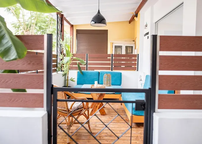 Apartman Homes 1 & 2 - Cozy Urban In The Heart Of