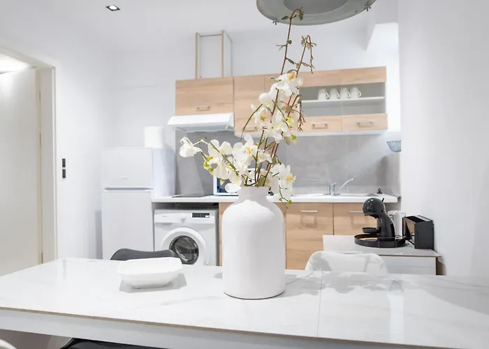 Homes 1 & 2 - Cozy Urban In The Heart Of Cos