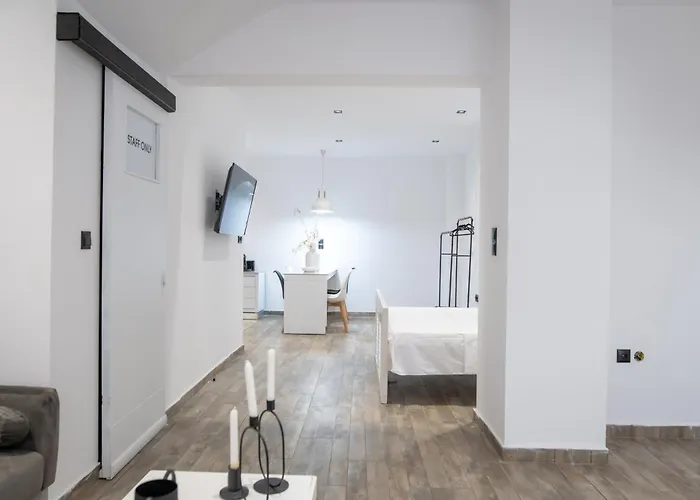 Homes 1 & 2 - Cozy Urban In The Heart Of *