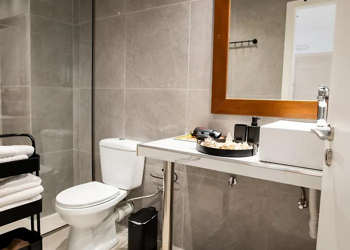 Homes 1 & 2 - Cozy Urban In The Heart Of Apartman Kosz