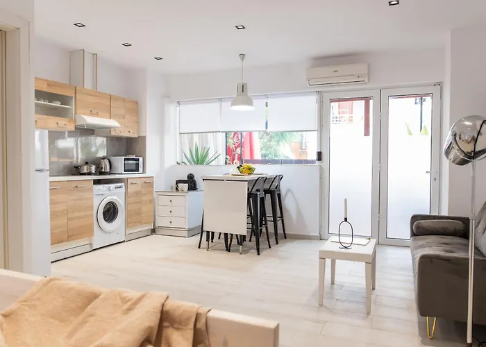 Homes 1 & 2 - Cozy Urban In The Heart Of Cos