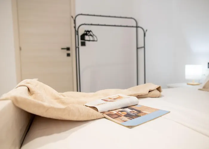 Homes 1 & 2 - Cozy Urban In The Heart Of *