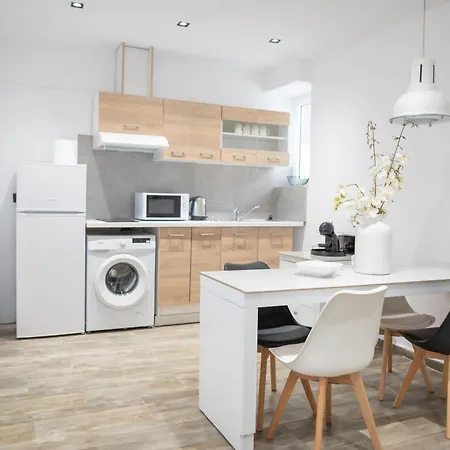 Homes 1 & 2 - Cozy Urban In The Heart Of