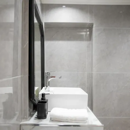 Homes 1 & 2 - Cozy Urban In The Heart Of 科斯镇