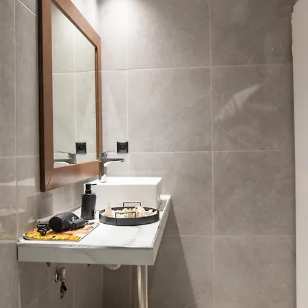 Homes 1 & 2 - Cozy Urban In The Heart Of *