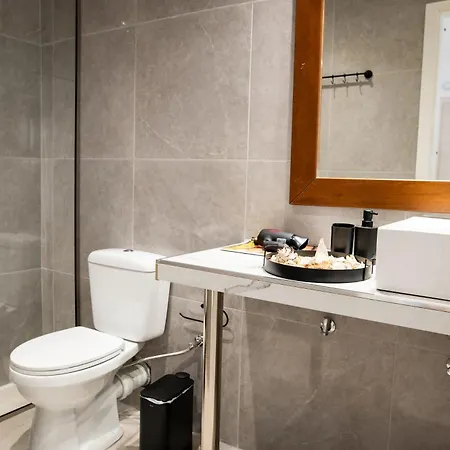 Homes 1 & 2 - Cozy Urban In The Heart Of Apartament Kos