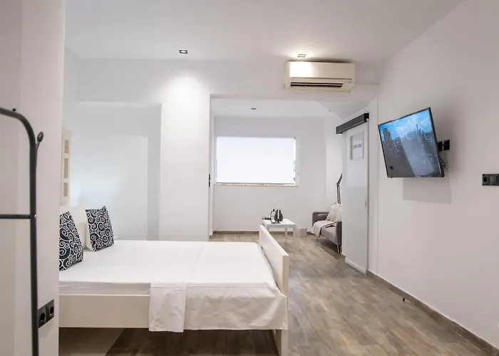 Homes 1 & 2 - Cozy Urban In The Heart Of דירה *
