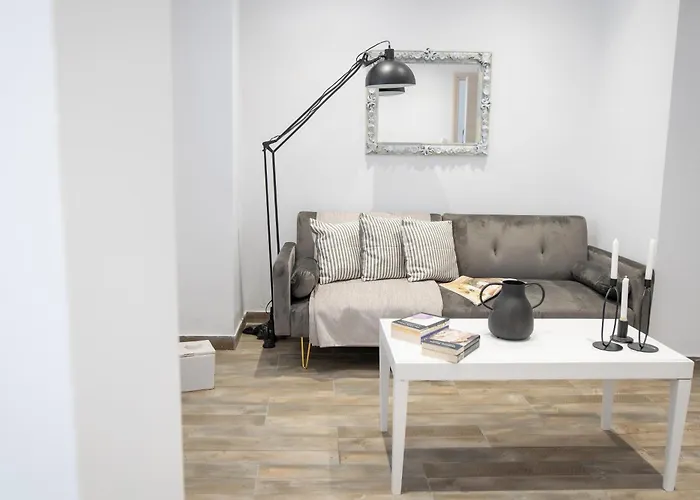 Homes 1 & 2 - Cozy Urban In The Heart Of * コス・タウン