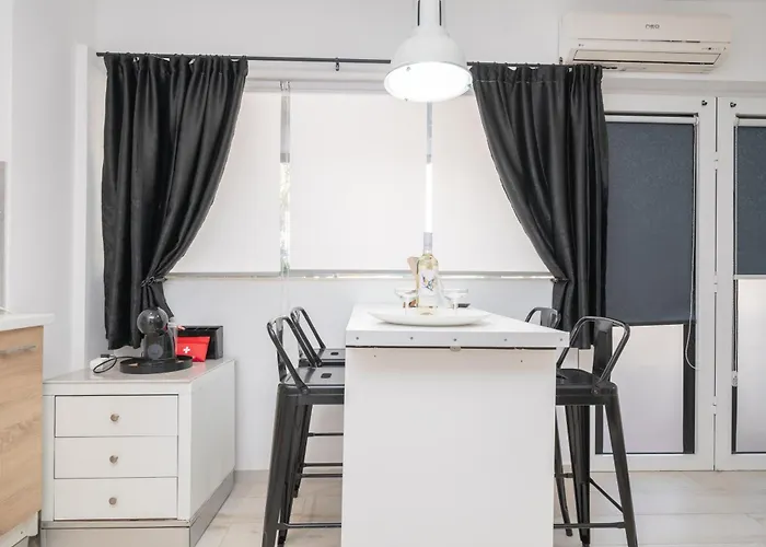 Homes 1 & 2 - Cozy Urban In The Heart Of アパート